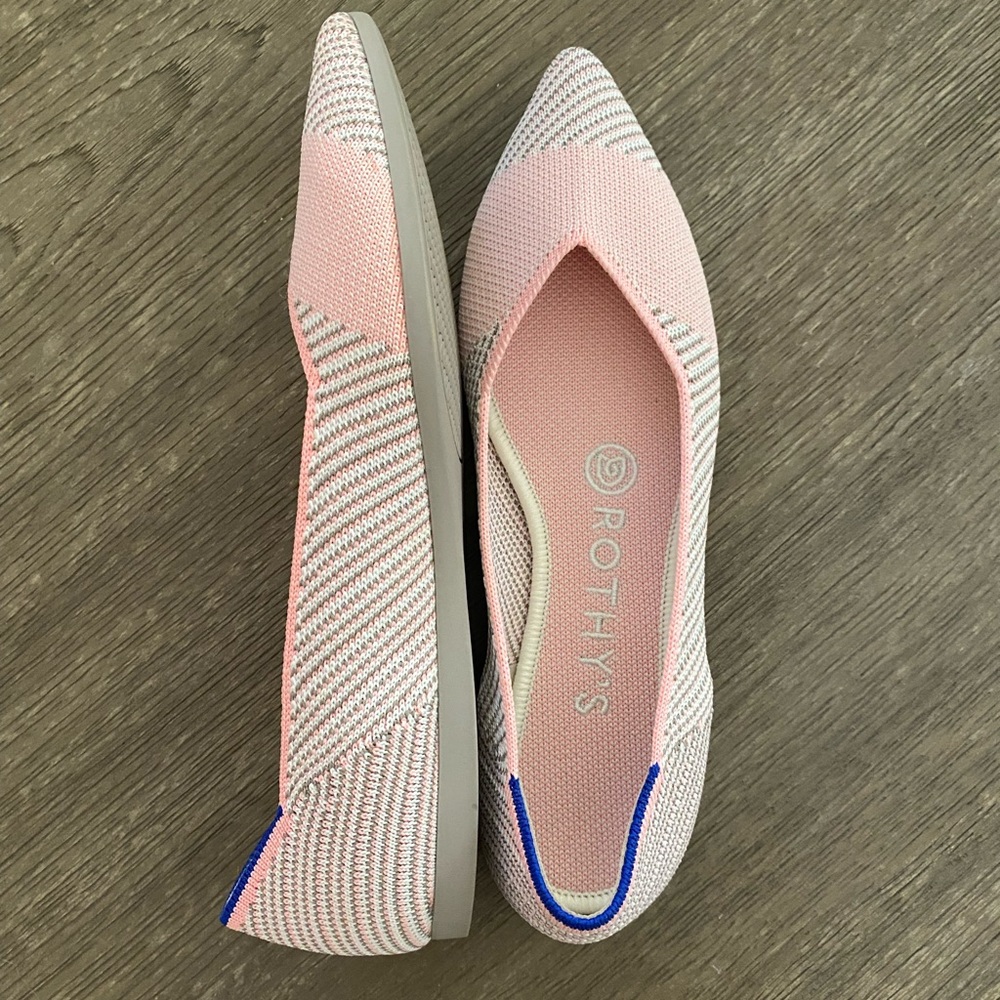 Brand new- pink and gray women’s Rothy’s pointed toe flats